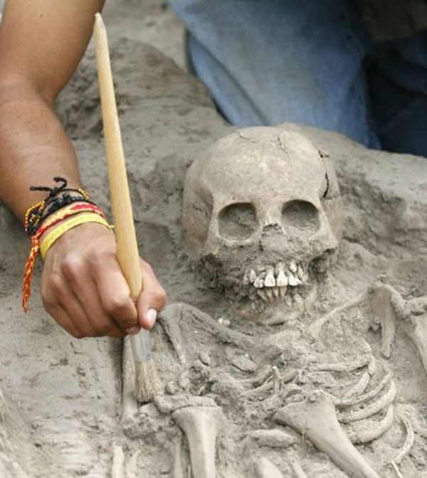 Encuentran huesos humanos junto a un monumento del siglo XII en Larache