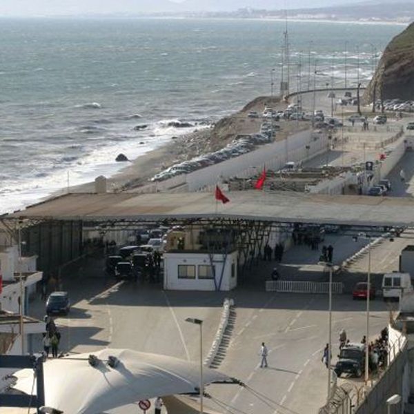 La frontera de Ceuta sufre cortes parciales por aglomeraciones