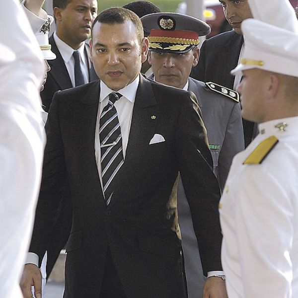 El Rey Mohamed VI recibe en Tnger a un miembro fundador del polisario
