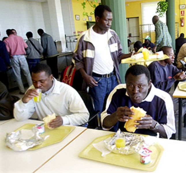 La Polica de Ceuta traslada a 34 inmigrantes para su deportacin