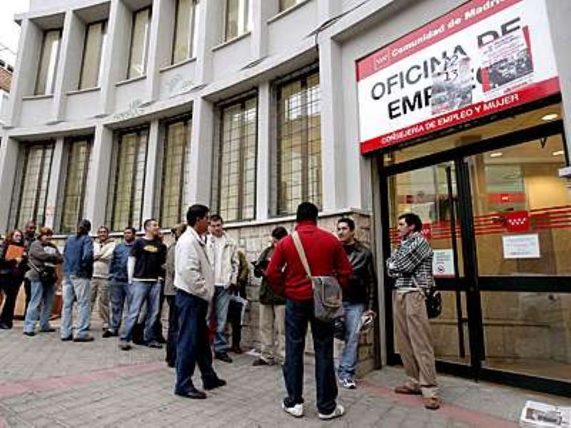 El Gobierno Español aprueba la ayuda ´extraordinaria y de duración limitada' para los desempleados sin paro