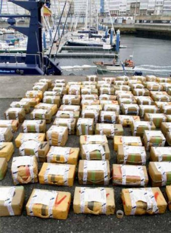 La Guardia Civil aprehende 5.550 kilos de hachs en un pesquero en Huelva  y detiene a 5 personas