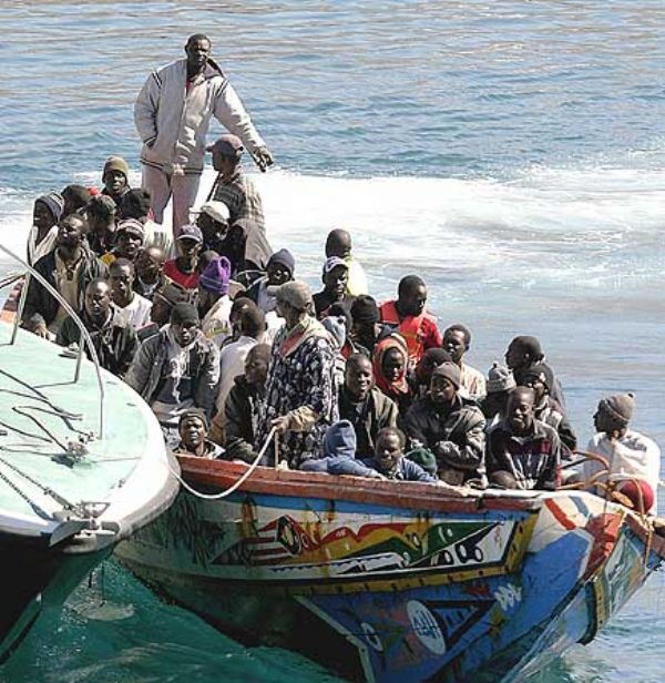 Llega un cayuco a Tenerife con 68 inmigrantes a bordo