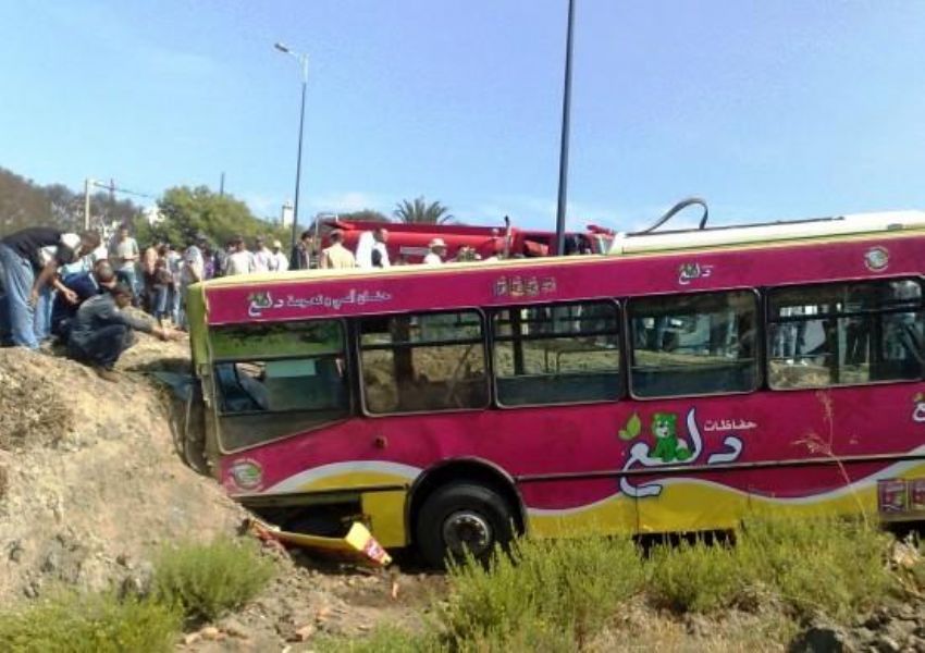 Seis muertos y 33 heridos en una colisión entre un autobús urbano y una furgoneta en Tánger