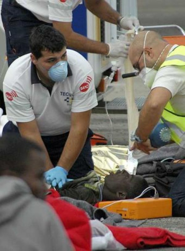 Una patrullera francesa rescata a 12 inmigrantes cerca de Murcia