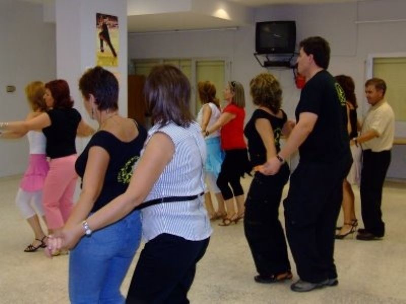 Cursos de sevillanas y baile latino en el Instituto Cervantes de Tnger