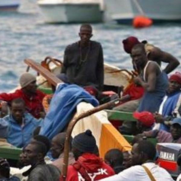 Rescatada una embarcación de playa con tres inmigrantes irregulares en Tarifa
