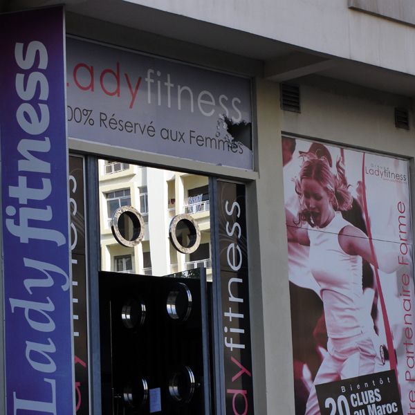 Dos heridos leves tras el incendio de un gymnasio