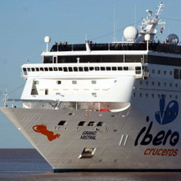 La compaa espaola Iberocruceros anuncia la apertura del itinerario Mlaga-Tnger