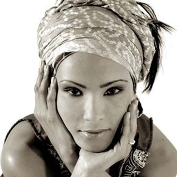 Crdoba acoge el concierto de la cantante marroqu Oum