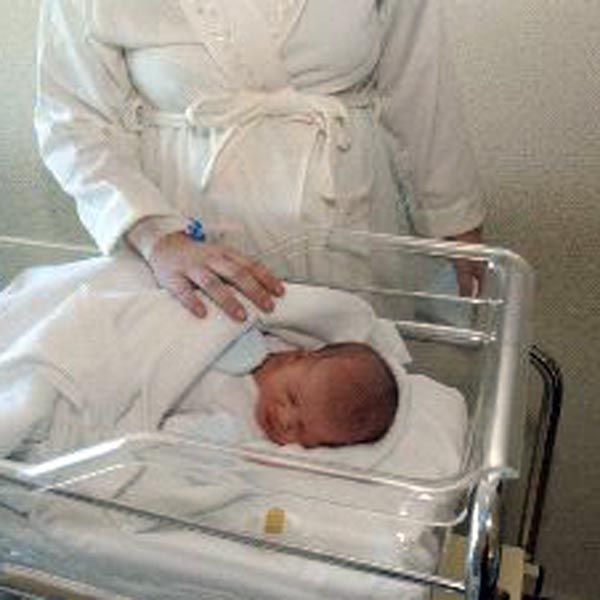 Una mujer marroquí da a luz al primer bebé nacido en Málaga en 2009
