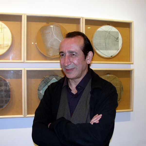 El artista grfico Said Messari expone sus obras en Tnger