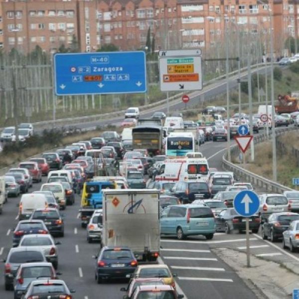 La vuelta provoca unos 160 kilmetros de retenciones en las carreteras