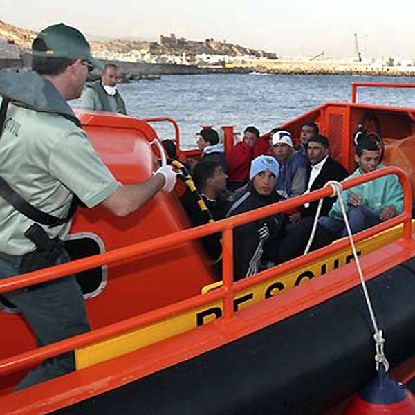 Detenidos siete marroques tras abandonar una embarcacin semirrgida en Guadacorte, Los Barrios (Cdiz)