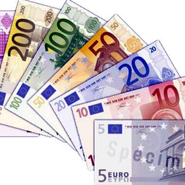 El euro toca mnimos de cuatro aos