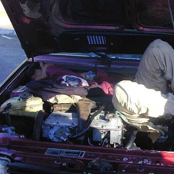 hallan a un inmigrante oculto en los bajos de un todoterreno procedente de Tnger