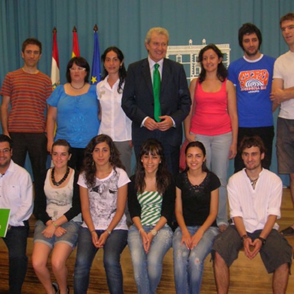 Jóvenes de la Rioja participan en la rehabilitación de una escuela en Casablanca