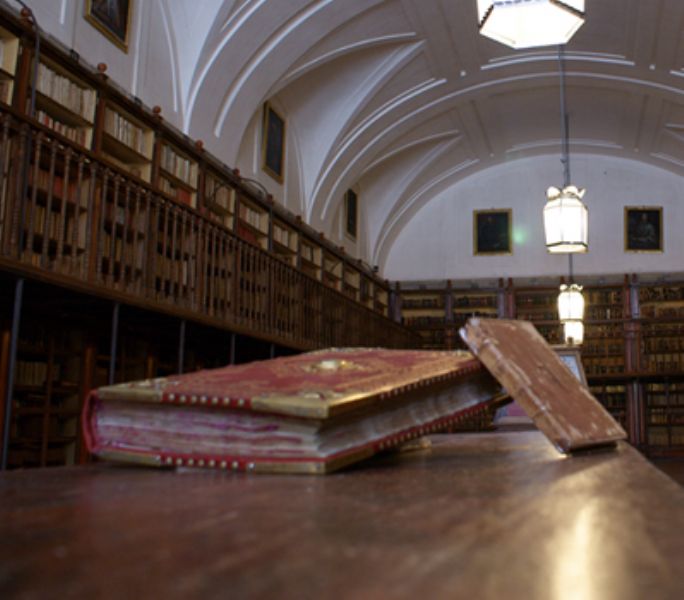 La Biblioteca espaola de San Lorenzo entrega a Marruecos copias de manuscritos rabes