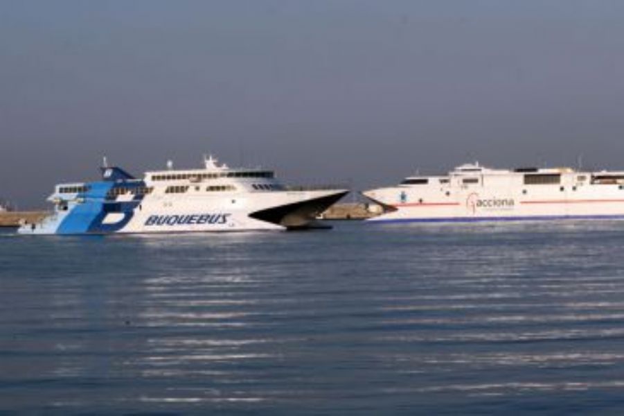 Canceladas salidas en barco de Algeciras a Ceuta y Tnger por fuerte viento de levante