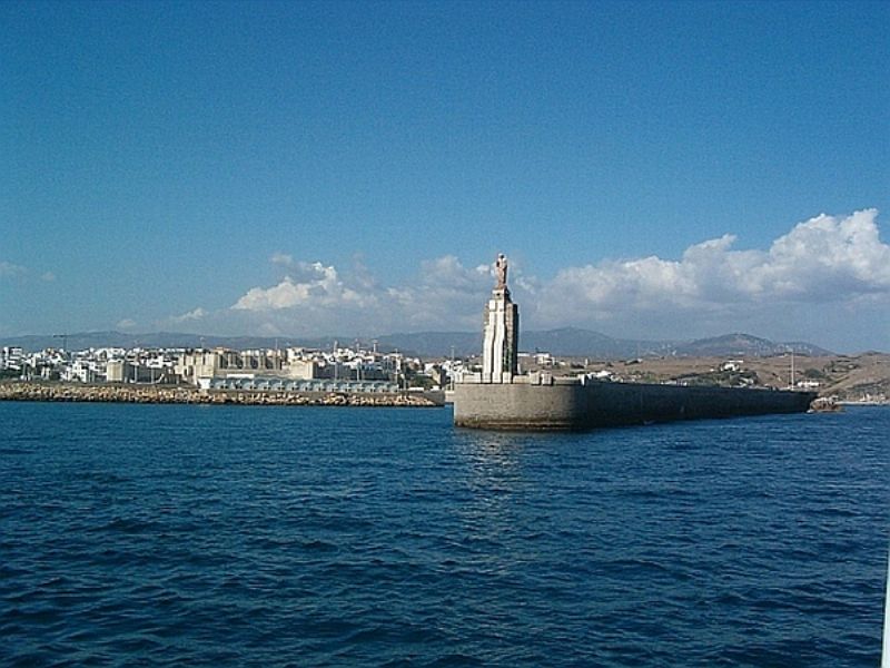 El puerto de Tarifa abre tras el fuerte temporal producido en el Estrecho
