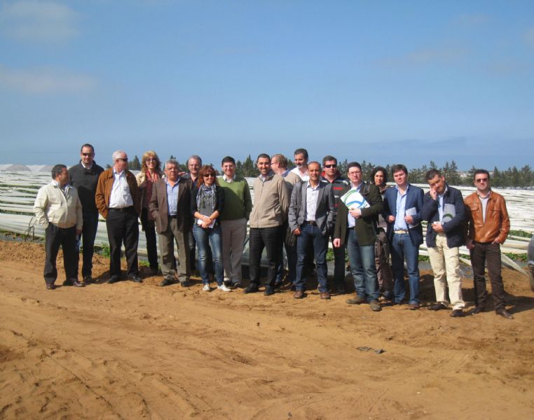 Empresarios del sector auxiliar de agricultura de Huelva visitan Larache