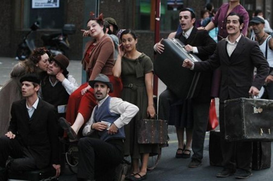 Karlik Danza Teatro lleva su espectáculo de calle a El Jadida
