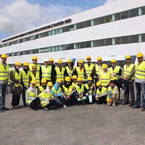 Los becarios de la Fundación Tánger Med visitan el proyecto de la plataforma industrial Renault