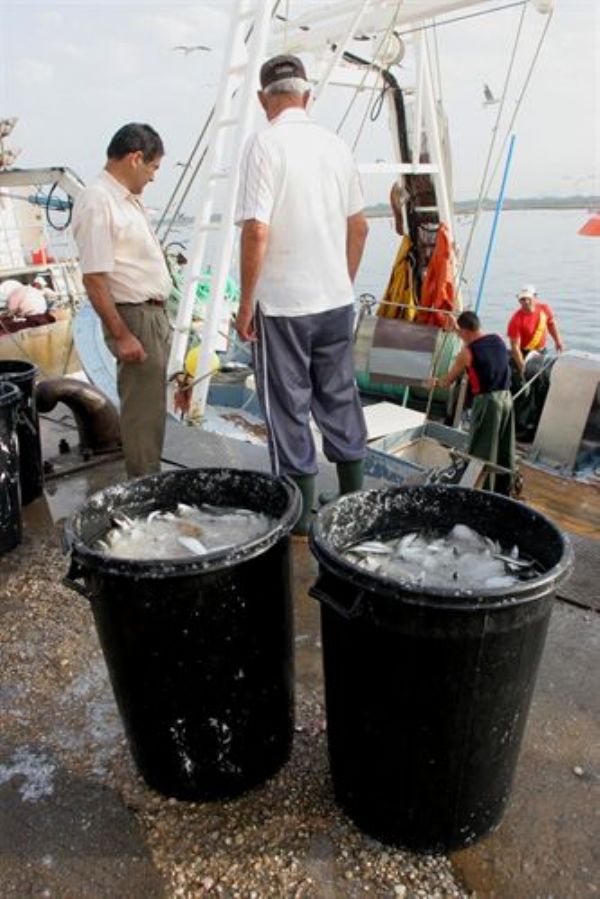 Los 27 acuerdan renovar el acuerdo de pesca con Marruecos hasta febrero de 2012