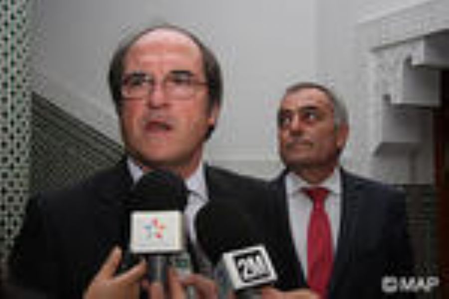 El ministro de Educacin espaol firma acuerdos en Rabat y visita el Instituto Cervantes