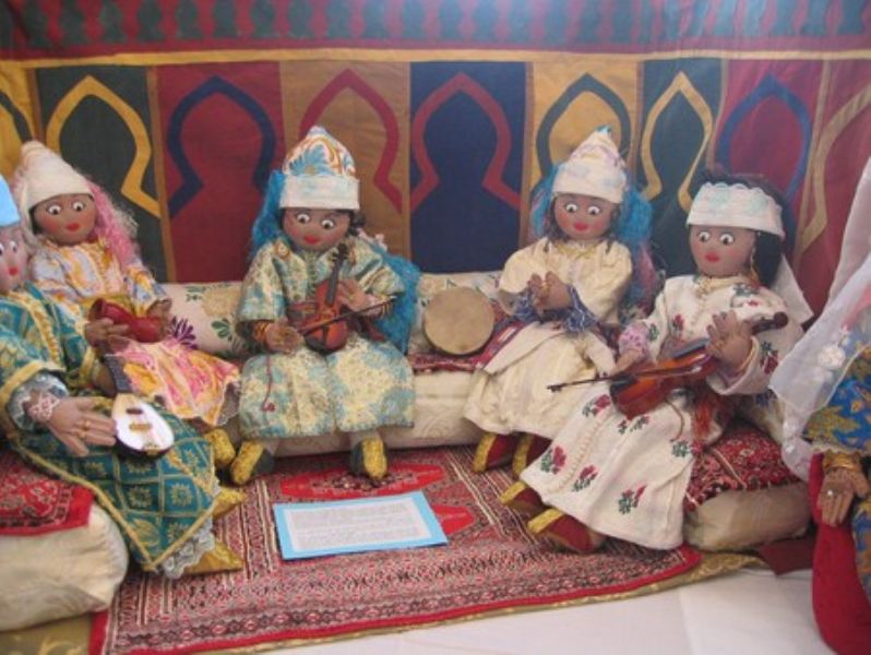 Tres Culturas presenta la muestra 'Vestimenta y atavos de Marruecos en miniatura'