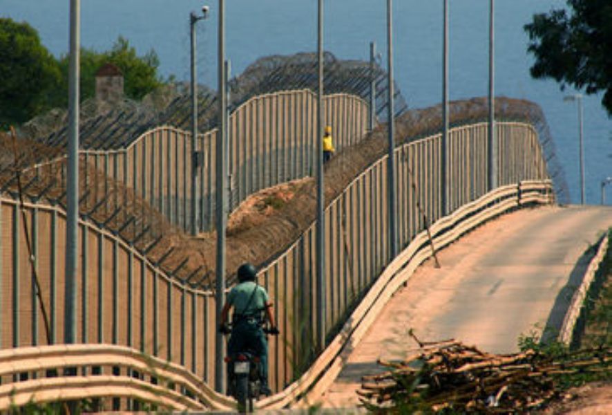 Un miembro de las FAR muere al evitar la entrada de inmigrantes a Melilla