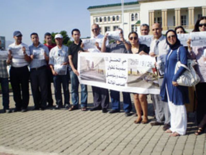 Protesta de los residentes en M´Hannech II ante la wilaya