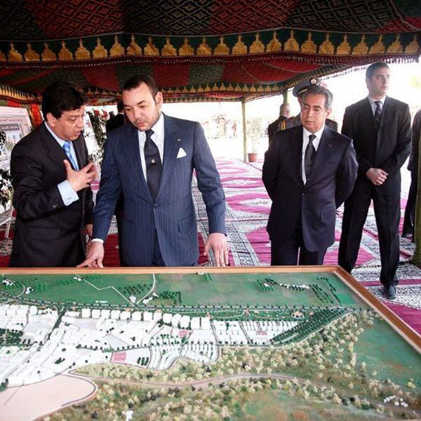 Mohamed VI preside en Fez la firma de dos convenios sobre vivienda social