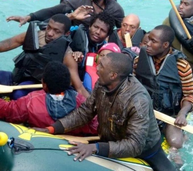 Rescatadas al norte de Tánger siete pateras con 54 inmigrantes