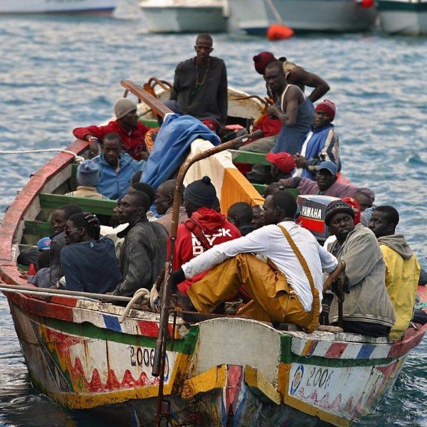 Marruecos rescata a 67 inmigrantes en dos pateras en el Estrecho