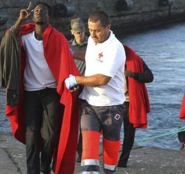 Rescatados 15 inmigrantes en aguas del Estrecho