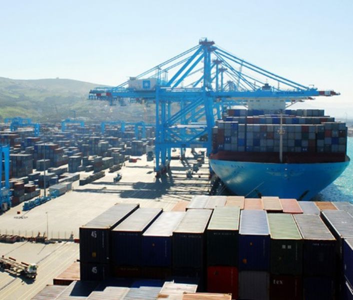 Tnger Med supera dos millones de contenedores TEU en octubre 2013