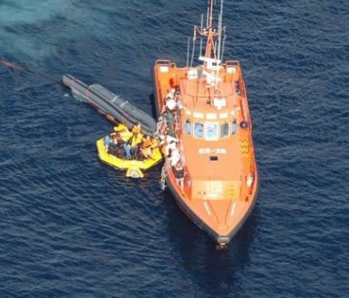 Rescatados 27 inmigrantes que intentaban cruzar el Estrecho