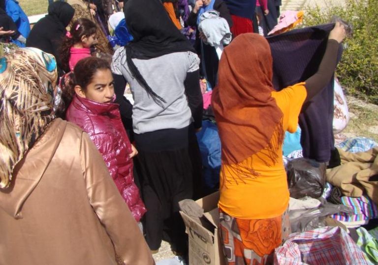 Campaña de distribución de víveres a los refugiados sirios en Martil