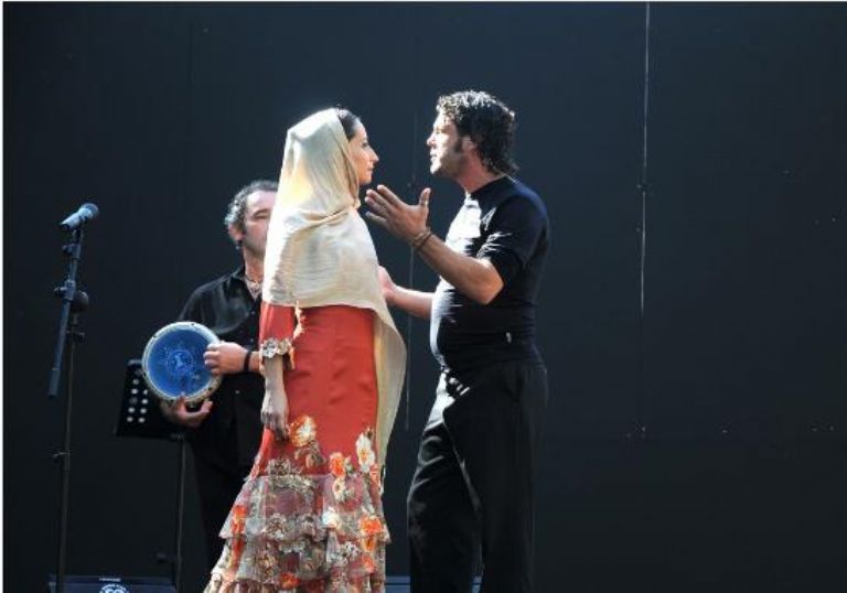 La artista de flamenco Carmen Iniesta actúa en Tánger