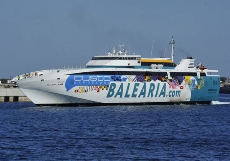 La compaa naviera Balearia refuerza la linea Algecirs y Tnger