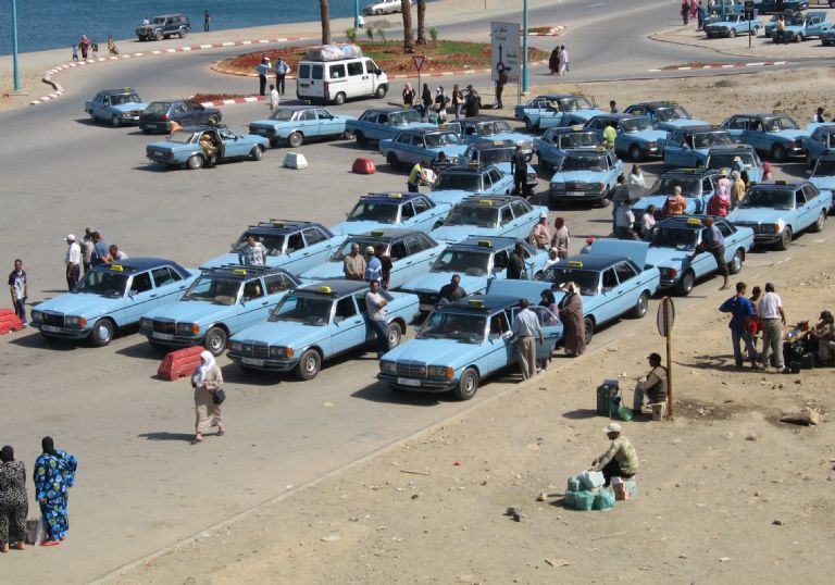 El mtico taxi Mercedes 240 marroqu se jubila