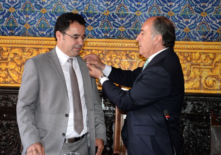 El alcalde de Tánger firma un protocolo de cooperación con su homólogo de Algeciras