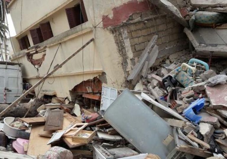 Aumentan a 23 los muertos por derrumbe en Casablanca