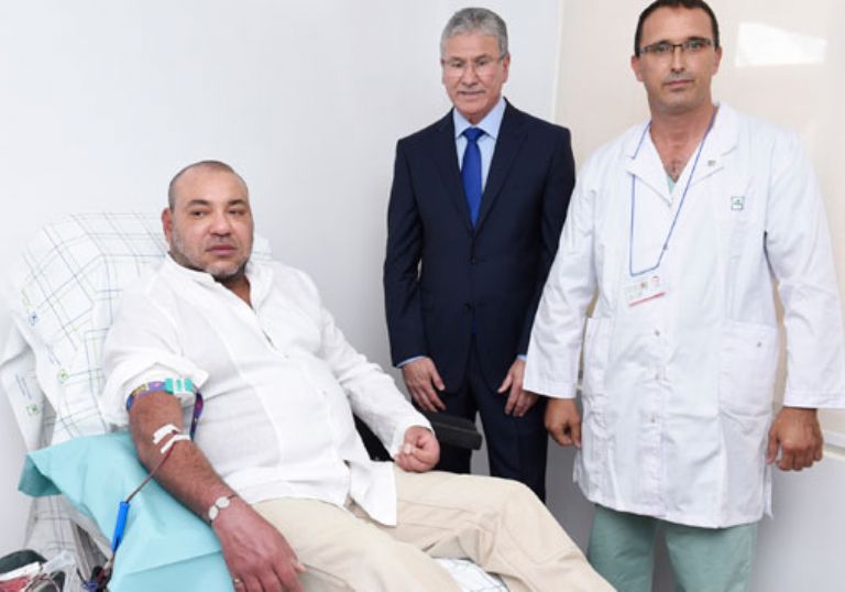 El rey Mohamed VI dona sangre en el Hospital Civil de Tetun