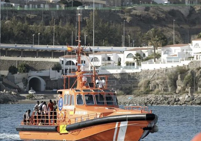 Marruecos rescata a 23 inmigrantes en aguas del Estrecho
