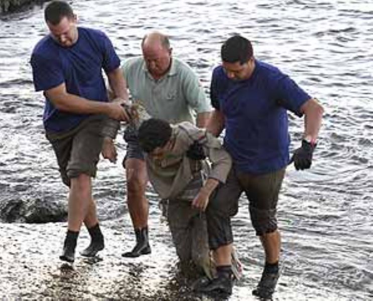 Rescatan a cinco inmigrantes cameruneses que estaban a la deriva en una balsa